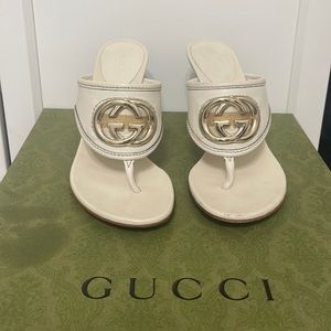 Gucci White Leather Thong Sandals with Gold Logo